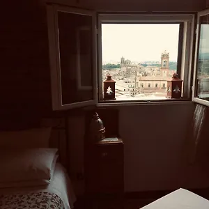 Bed and breakfast Casa Tipica Siciliana Patronale Tremetrisoprailcielo Con Vista, Colazione Interna In Terrazzo Panoramico, Caltagirone